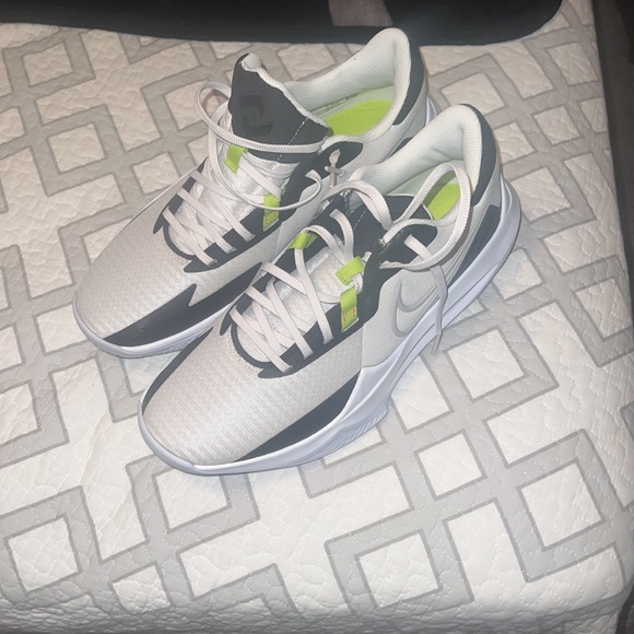 Nike precision 6 basketball shoes - Picture 4 of 5